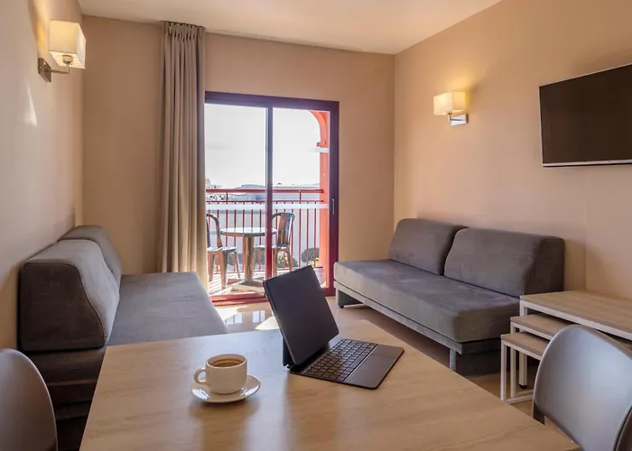 Ilunion Miramar 3* فوينخيرولا